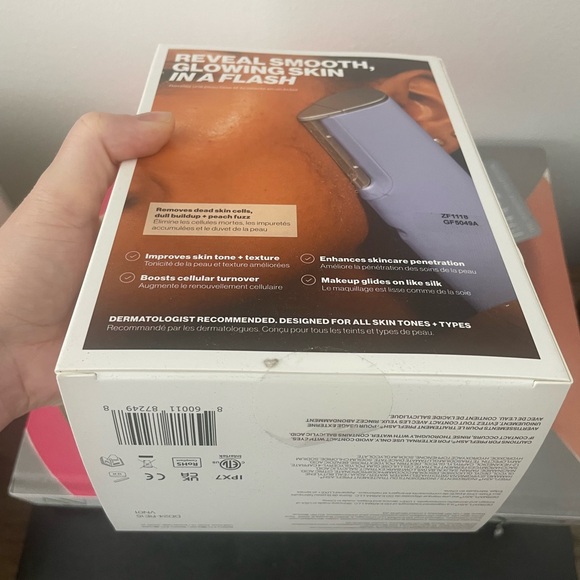 Dermaflash Luxe+ Sonic Dermaplaning & Peach Fuzz Removal Set Brand New - Picture 2 of 5